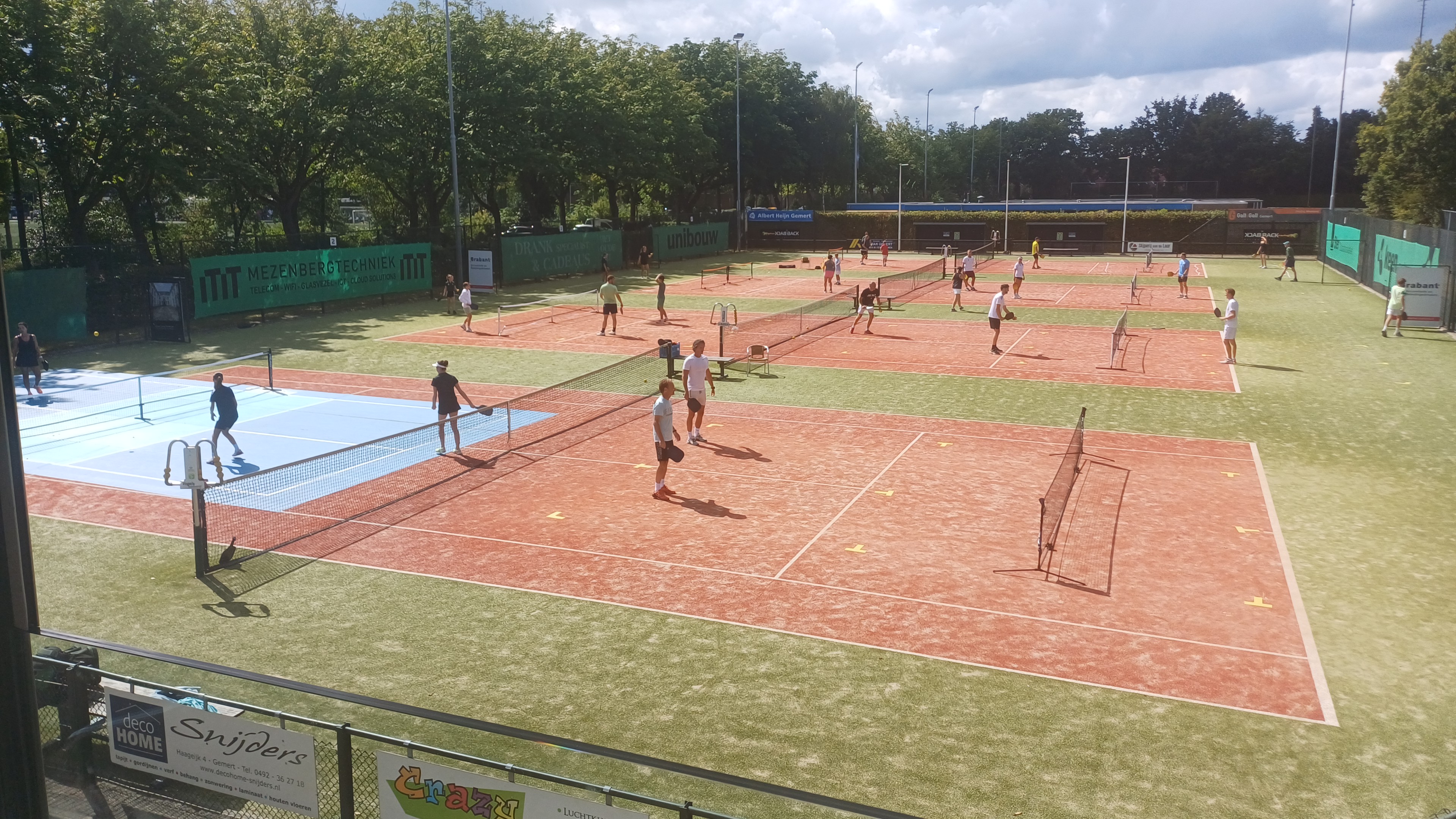 pickleballbanen op kunstgras